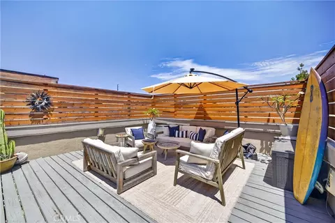 Exterior - 330 Ultimo Ave, Long Beach, CA 90814 photo 6 of 11