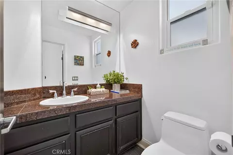 Bath - 330 Ultimo Ave, Long Beach, CA 90814 photo 4 of 4