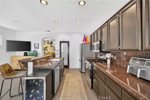 Kitchen - 330 Ultimo Ave, Long Beach, CA 90814 photo 3 of 3