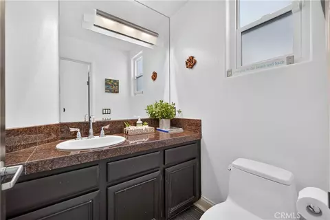Bath - 330 Ultimo Ave, Long Beach, CA 90814 photo 4 of 4