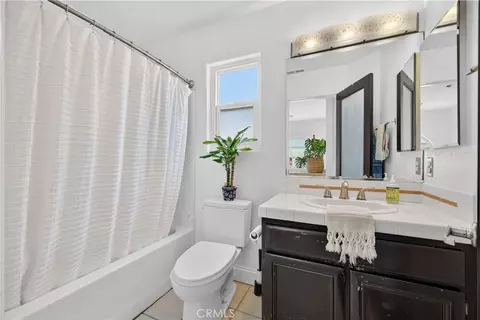 Bath - 330 Ultimo Ave, Long Beach, CA 90814 photo 3 of 4
