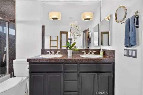 Bath - 330 Ultimo Ave, Long Beach, CA 90814 photo 2 of 4