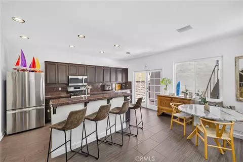 Kitchen - 330 Ultimo Ave, Long Beach, CA 90814 photo 1 of 3