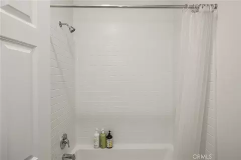 Bath - 20996 Mountain Gate Dr, Riverside, CA 92507 photo 4 of 4