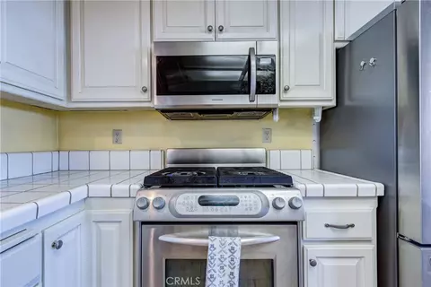 Kitchen - 8650 Cowberry Rd, Phelan, CA 92371 photo 6 of 9