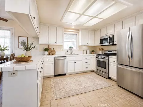 Kitchen - 8650 Cowberry Rd, Phelan, CA 92371 photo 1 of 9