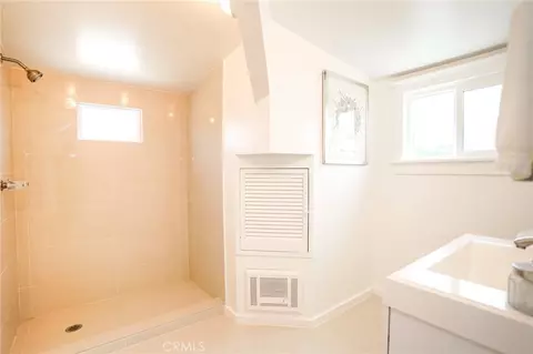 Bath - 38 Dudley Ave, Venice, CA 90291 photo 2 of 5
