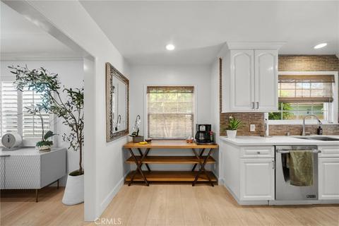 Entry Way - 6951 Chisholm, Van Nuys, CA 91406 photo 4 of 4