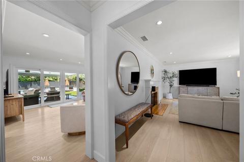 Entry Way - 6951 Chisholm, Van Nuys, CA 91406 photo 3 of 4
