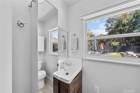 Bath - 6951 Chisholm, Van Nuys, CA 91406 photo 6 of 6