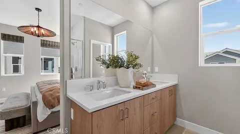 Bath - 500 Park Dr #21, Carson, CA 90745 photo 2 of 4