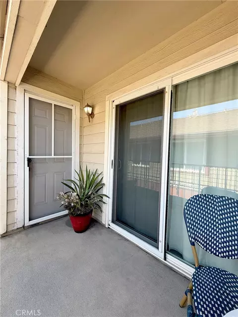 Exterior - 1637 E 5th St #302, Long Beach, CA 90802 photo 2 of 4