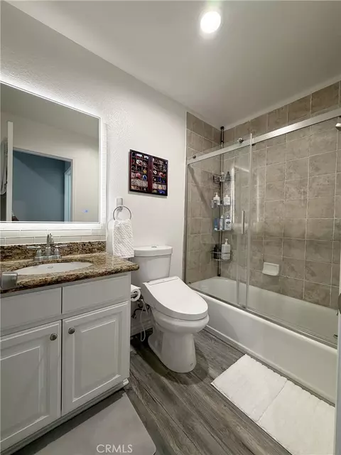 Bath - 1637 E 5th St #302, Long Beach, CA 90802 photo 1 of 2