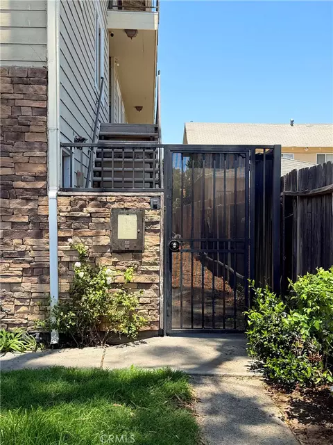 Exterior - 1637 E 5th St #302, Long Beach, CA 90802 photo 4 of 4