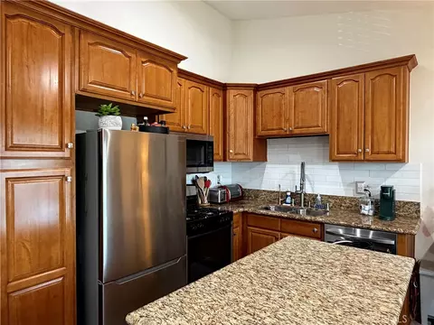 Kitchen - 1637 E 5th St #302, Long Beach, CA 90802 photo 2 of 2