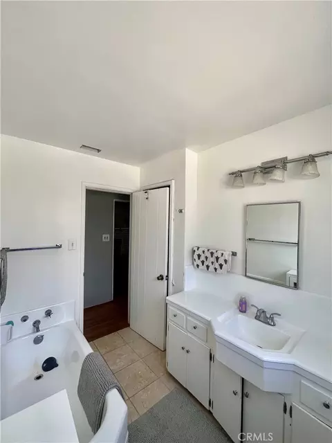 Bath - 17259 Miller, Fontana, CA 92336 photo 1 of 1