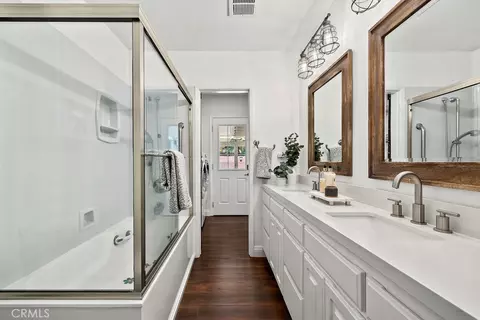 Bath - 515 E Hoover, Orange, CA 92867 photo 3 of 3