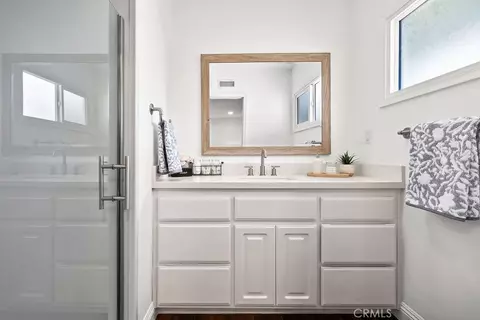 Bath - 515 E Hoover, Orange, CA 92867 photo 1 of 3