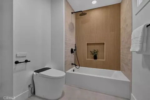Bath - 6 Recodo, Irvine, CA 92620 photo 4 of 5