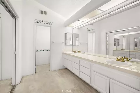 Bath - 1012 Las Posas, San Clemente, CA 92673 photo 3 of 5