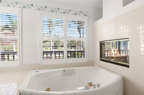 Bath - 1012 Las Posas, San Clemente, CA 92673 photo 2 of 5