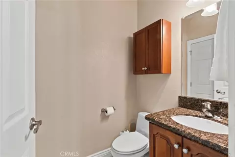 Bath - 18211 Morgan Ct, Tehachapi, CA 93561 photo 3 of 6