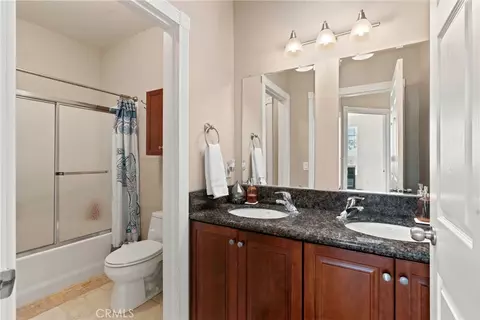 Bath - 18211 Morgan Ct, Tehachapi, CA 93561 photo 4 of 6