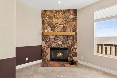 Living - 18211 Morgan Ct, Tehachapi, CA 93561 photo 8 of 10