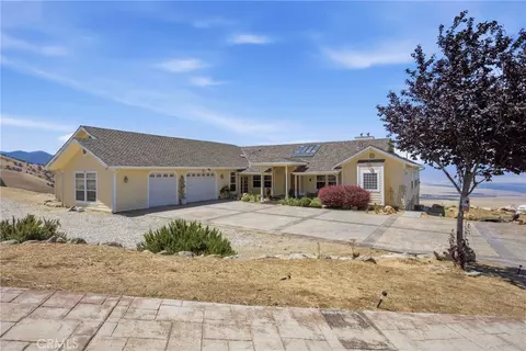 Exterior - 18211 Morgan Ct, Tehachapi, CA 93561 photo 2 of 10