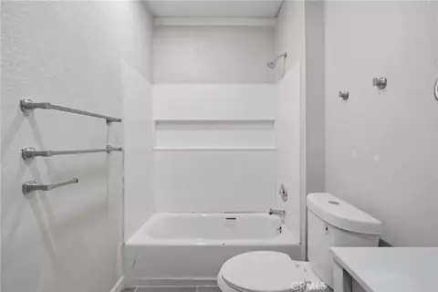 Bath - 18211 Morgan Ct, Tehachapi, CA 93561 photo 6 of 6
