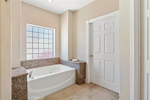 Bath - 18211 Morgan Ct, Tehachapi, CA 93561 photo 2 of 6