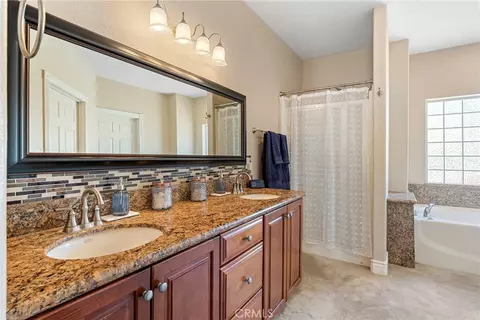 Bath - 18211 Morgan Ct, Tehachapi, CA 93561 photo 1 of 6