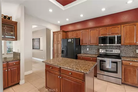 Kitchen - 18211 Morgan Ct, Tehachapi, CA 93561 photo 1 of 2