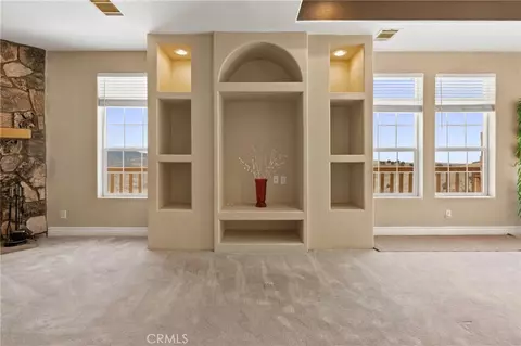 Living - 18211 Morgan Ct, Tehachapi, CA 93561 photo 9 of 10