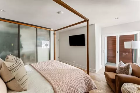 Bedroom - 845 Summit Dr, Laguna Beach, CA 92651 photo 3 of 10