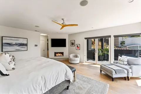 Bedroom - 845 Summit Dr, Laguna Beach, CA 92651 photo 7 of 10