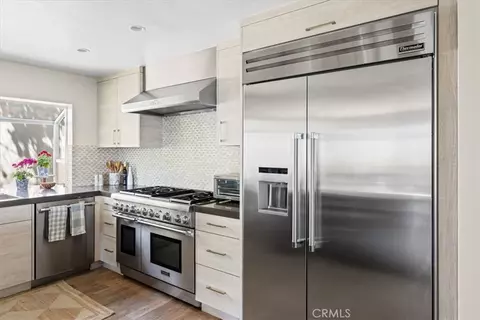 Kitchen - 845 Summit Dr, Laguna Beach, CA 92651 photo 8 of 10