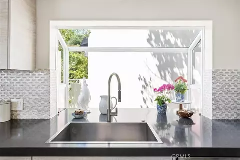 Kitchen - 845 Summit Dr, Laguna Beach, CA 92651 photo 10 of 10