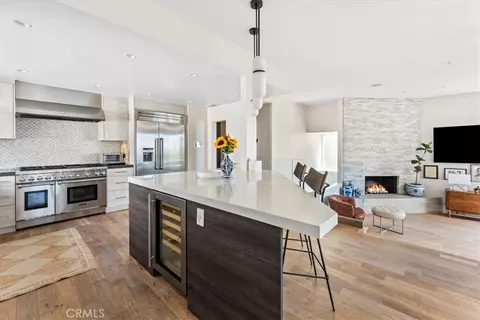 Kitchen - 845 Summit Dr, Laguna Beach, CA 92651 photo 6 of 10