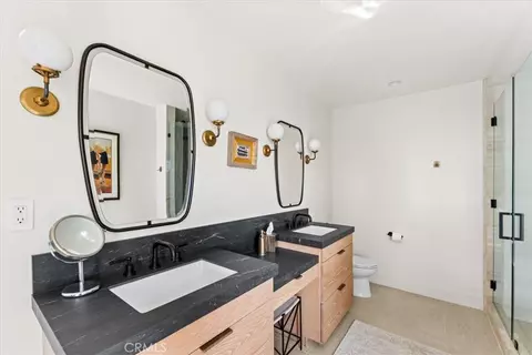Bath - 845 Summit Dr, Laguna Beach, CA 92651 photo 5 of 9
