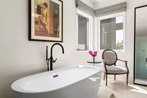 Bath - 845 Summit Dr, Laguna Beach, CA 92651 photo 8 of 9