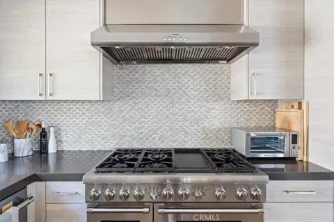 Kitchen - 845 Summit Dr, Laguna Beach, CA 92651 photo 9 of 10
