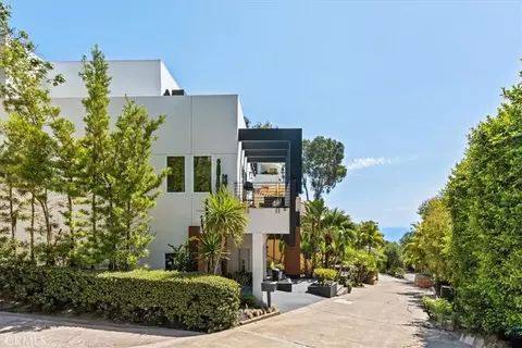 Exterior - 845 Summit Dr, Laguna Beach, CA 92651 photo 2 of 3