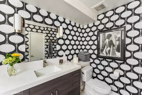 Bath - 845 Summit Dr, Laguna Beach, CA 92651 photo 2 of 9