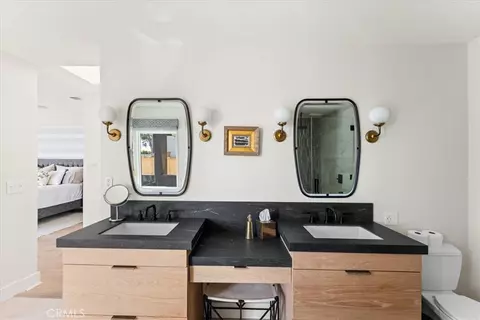 Bath - 845 Summit Dr, Laguna Beach, CA 92651 photo 6 of 9