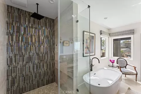 Bath - 845 Summit Dr, Laguna Beach, CA 92651 photo 7 of 9