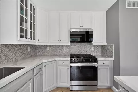 Kitchen - 21056 Champlain, Lake Forest, CA 92630 photo 6 of 9