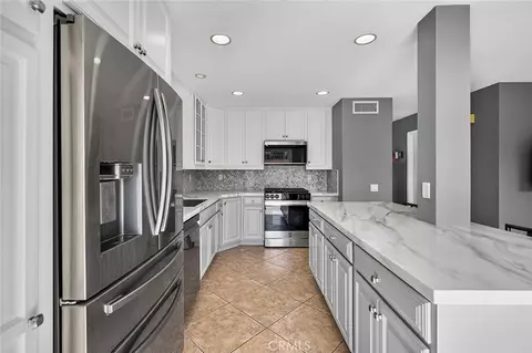 Kitchen - 21056 Champlain, Lake Forest, CA 92630 photo 4 of 7