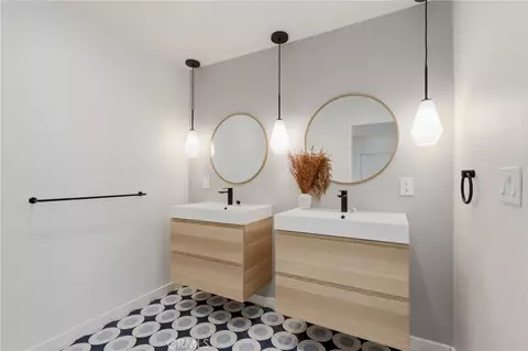 Bath - 421 Larry Ln, Placentia, CA 92870 photo 1 of 4