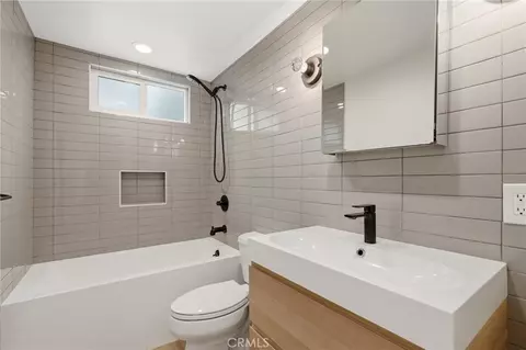 Bath - 421 Larry Ln, Placentia, CA 92870 photo 3 of 4